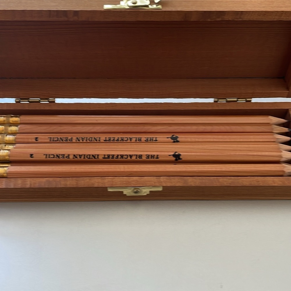 Vintage Set of 12 No. 2 Blackfeet Indian Pencils In Original Cedar Case Unused - Picture 4 of 10